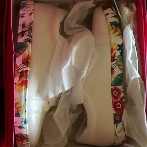 Size 11 US white floral prints sneakers
